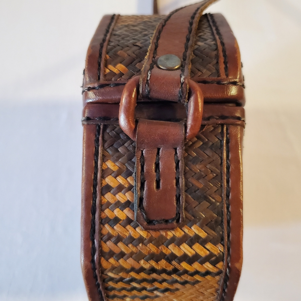 Lined Vintage Woven Crossbody Bag - Picture 11 of 14
